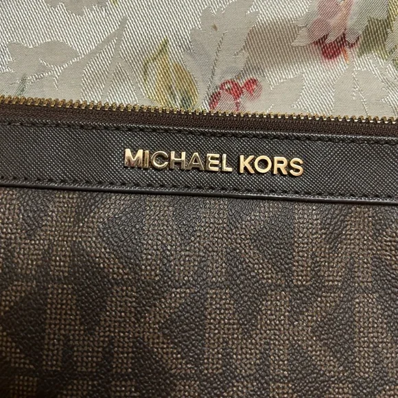 Michael Kors Large Clutch Wristlet - Picture 3 of 12